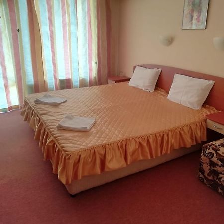 Family Hotel Mimosa 사레보 외부 사진