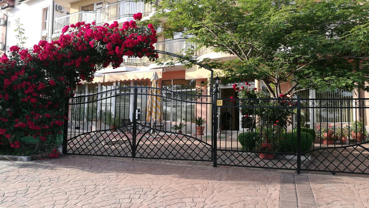 Family Hotel Mimosa 사레보 외부 사진
